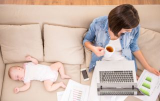 mama-bebe-trabajo-casa-guarderia